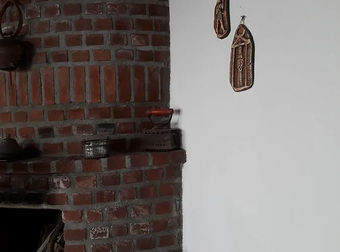 Delos بيت ضيافة بوزجادا